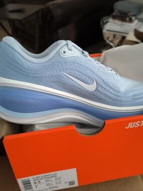 Nike Women’s Pale Blue Vomero Plus